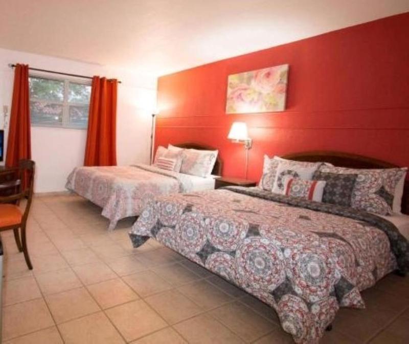 Queen Room with Two Queen Beds image 3