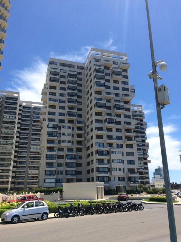 Parquemar Center PRIMERA LINEA FRENTE AL MAR Piso 8 LOS DEDOS Garage y amenities - image 2