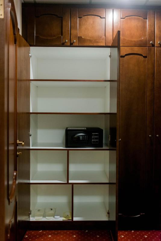 Twin Room image 2