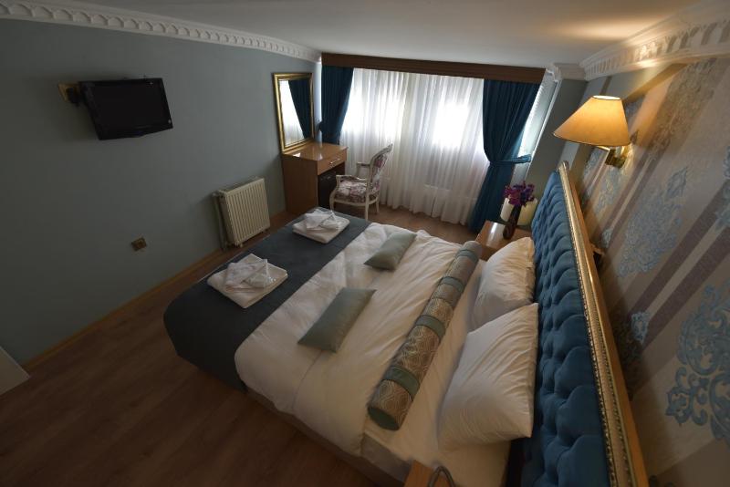 Large Single Room image 1