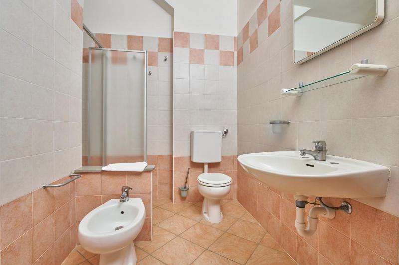 One-Bedroom Apartment with Sea View image 3