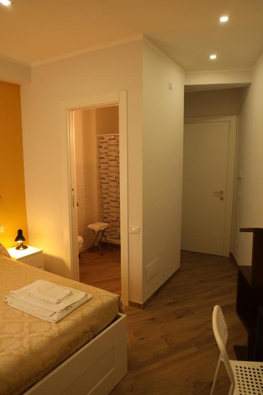 Single Room image 3