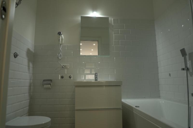 Double Room with Spa Bath image 4