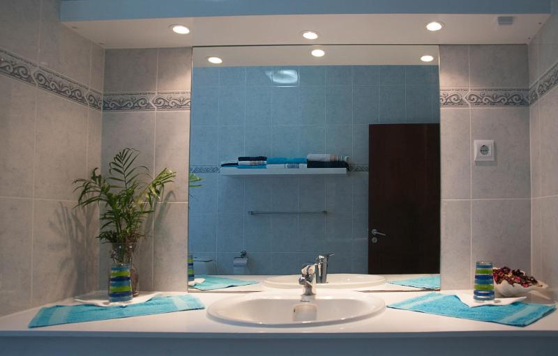 Double Room with Shared Bathroom image 1