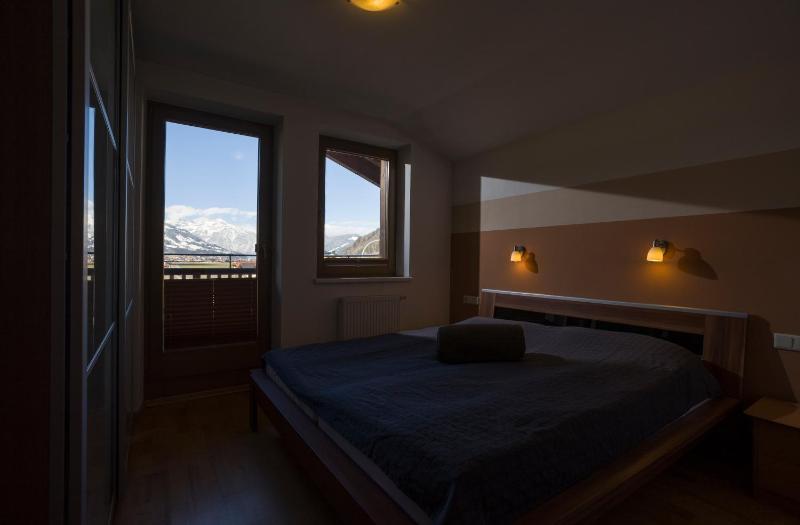 Apartment with Mountain View image 3