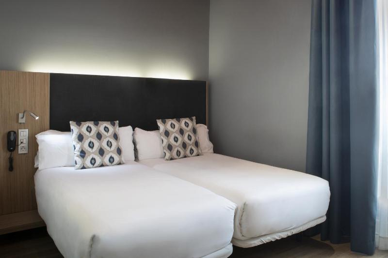 Double or Twin Room (1-2 Adults) image 1
