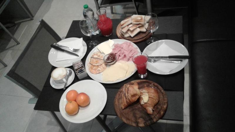 Quadruple Room with Shared Bathroom image 2