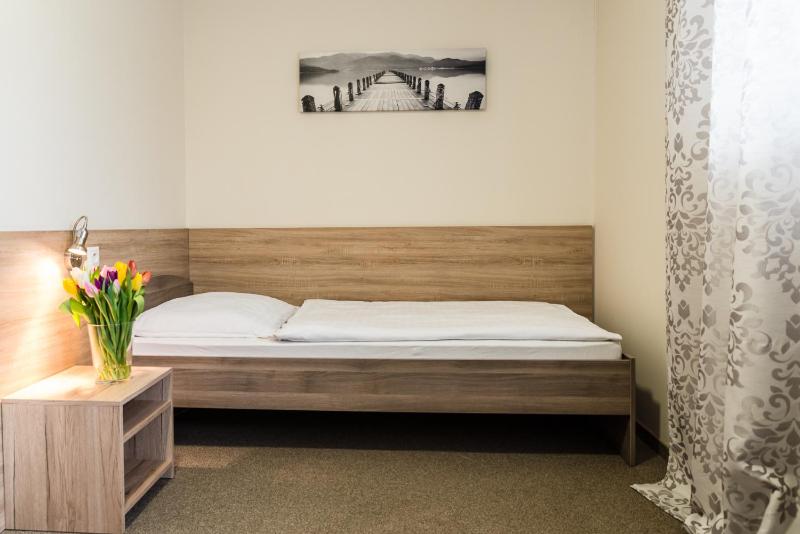 Classic Single Room with Balcony image 2