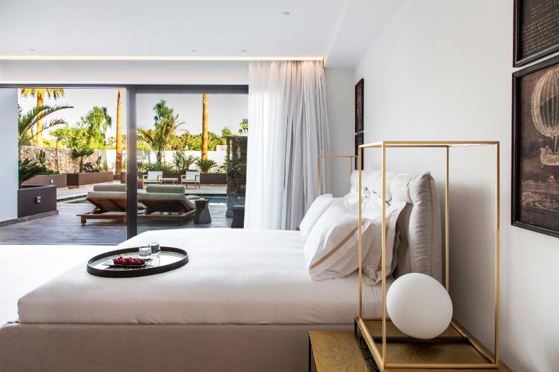Superior Suite with Private Pool image 3