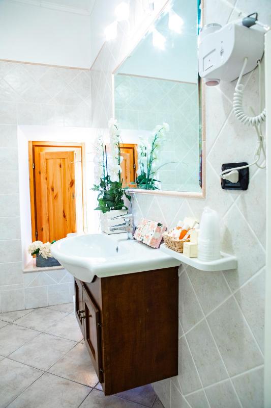 Single Room image 3