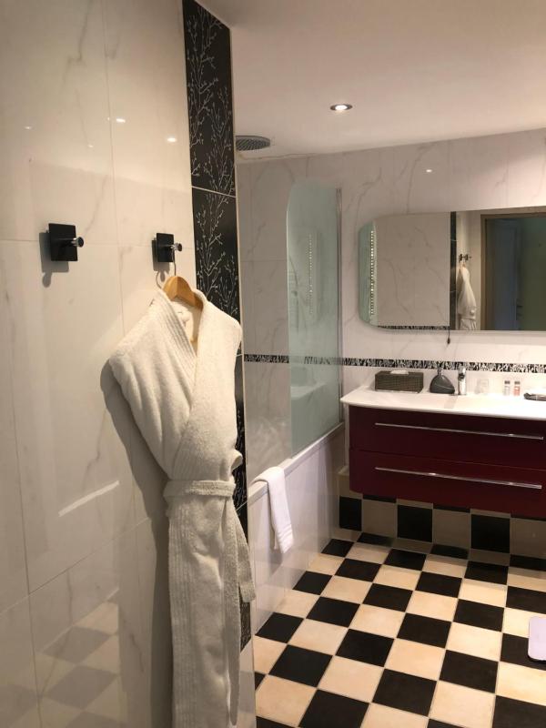 Junior Suite with Garden View image 2