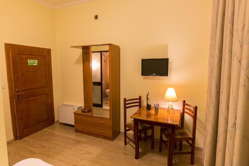 Economy Double Room with Balcony image 3