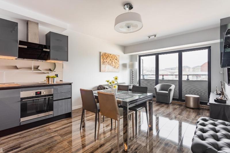 Apartamenty Bałtyckie - Bulwar Portowy - widok na port centrum najlepsza lokalizacja w Ustce - image 15