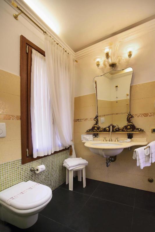 Junior Suite image 3