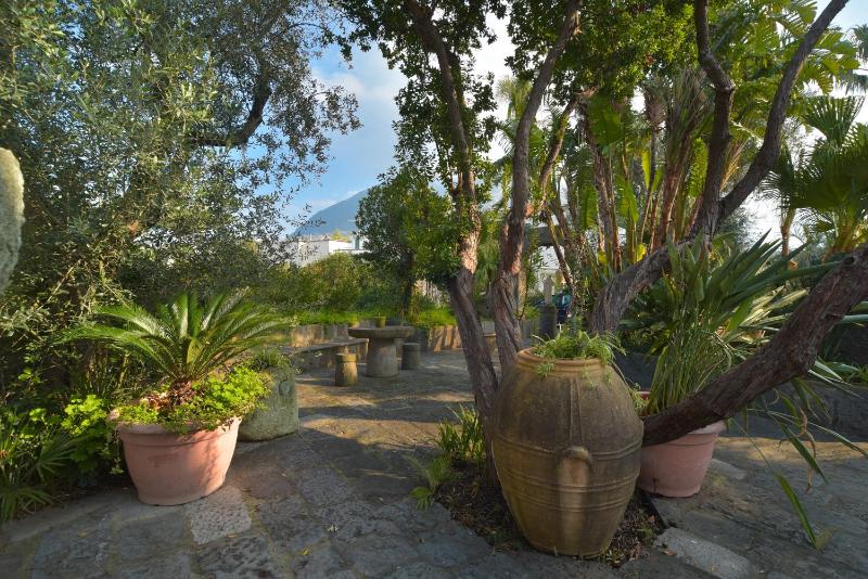 B&B Villa Regine camera con terrazza a Forio - image 19