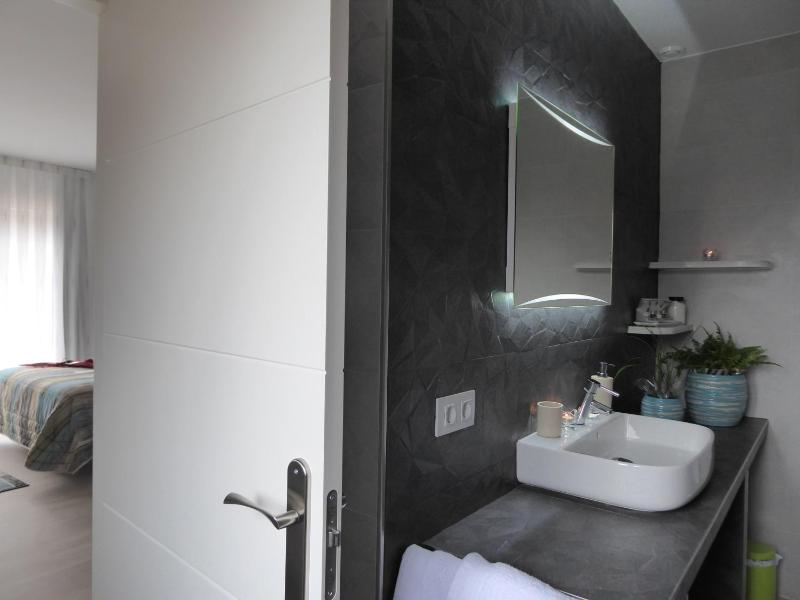 Double Room with Spa Bath image 3