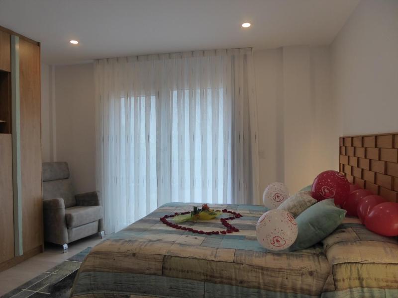 Double Room with Spa Bath image 4