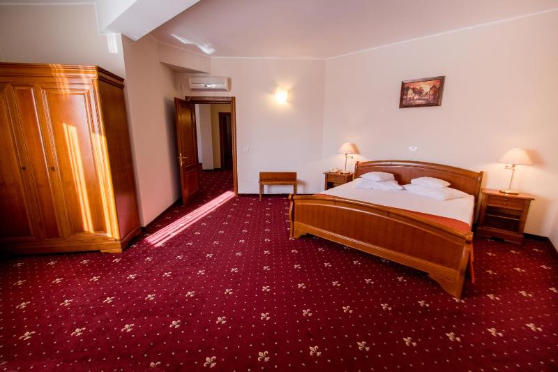 Two-Bedroom Suite image 4