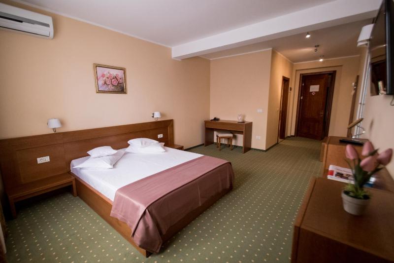 Large Double Room image 3