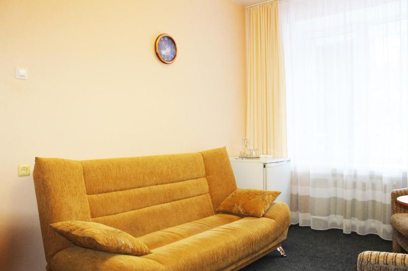 Family Room image 3