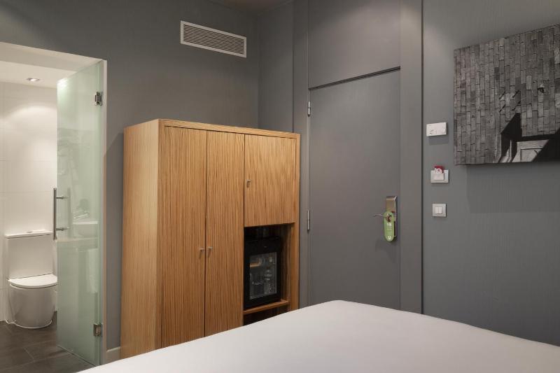 Small Double Room with Interior View (1-2 Adults) image 3