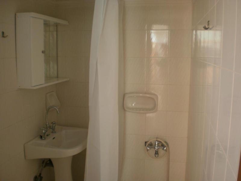 Twin Room image 2