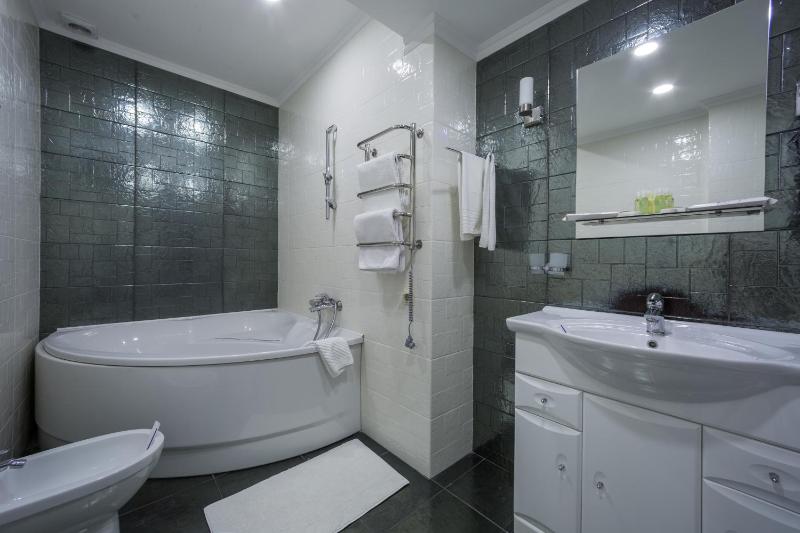 King Suite image 2