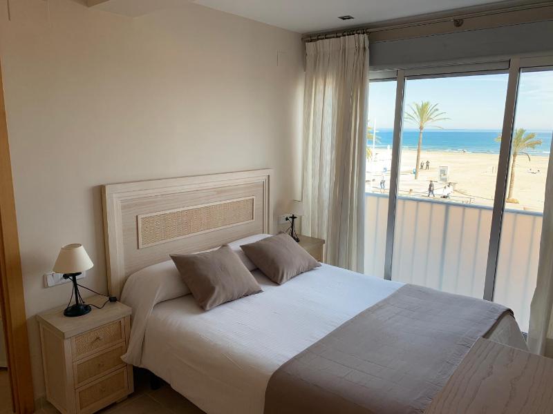 One-Bedroom Apartment image 3