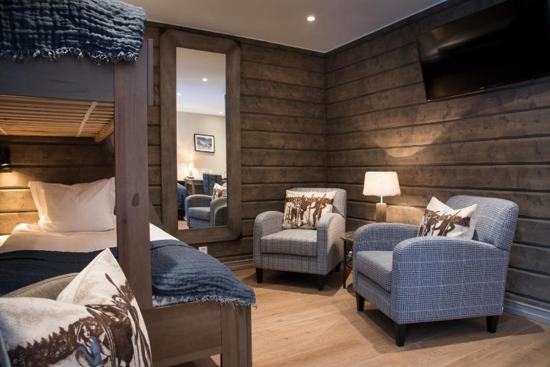 Family Room image 4