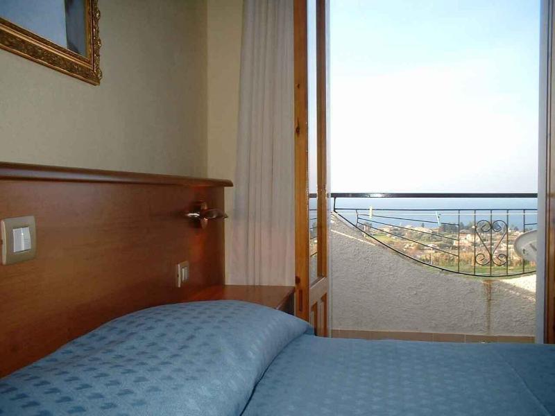 Triple Room image 2