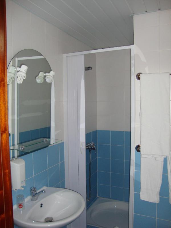 Twin Room image 3