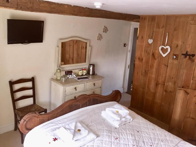 Double Room - Non Pet Friendly image 3
