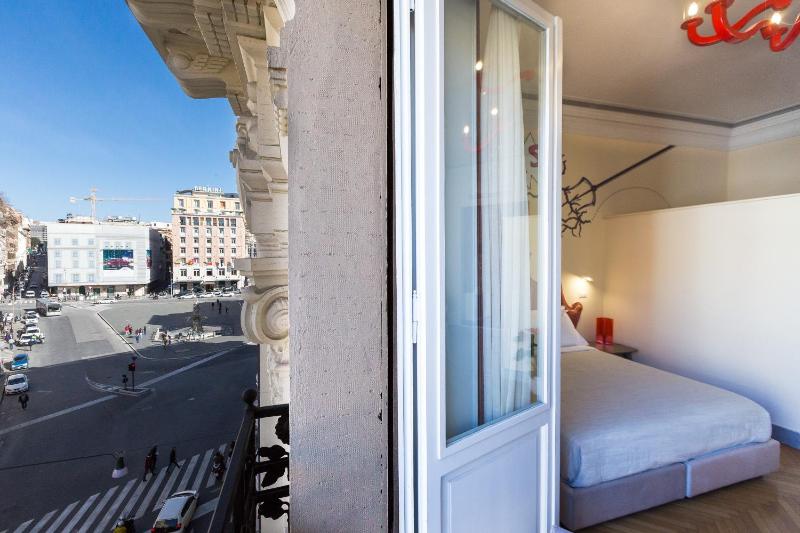 Junior Suite with Balcony image 3