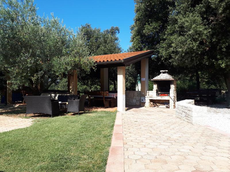 Guesthouse ''Barboska'' - big outdoor swimming pool & private tennis court - image 33