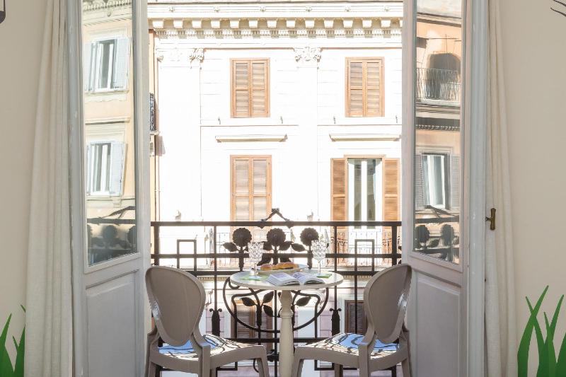 Family Suite with Balcony image 2
