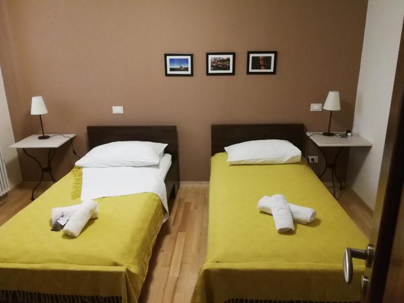 Guesthouse ''Barboska'' - big outdoor swimming pool & private tennis court - image 46