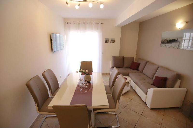 Apartment image 3