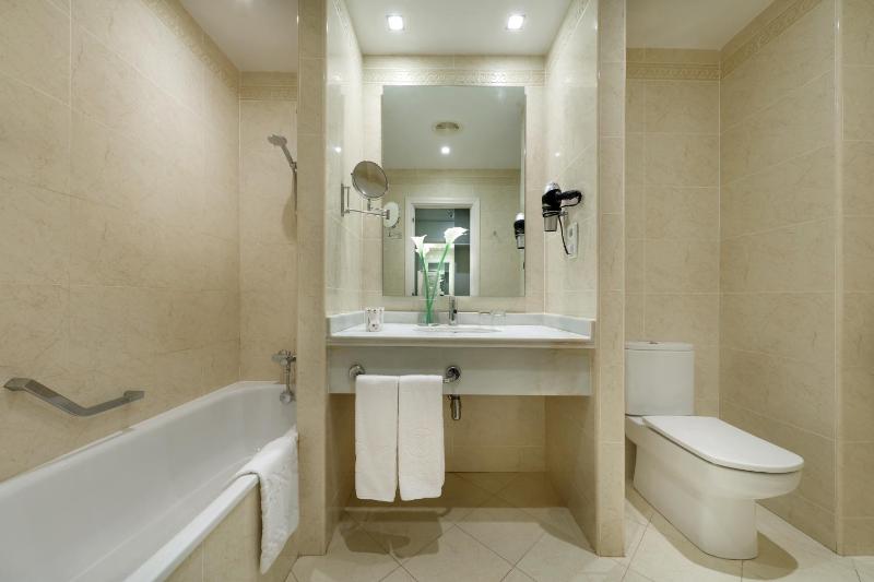 Double or Twin Room image 4