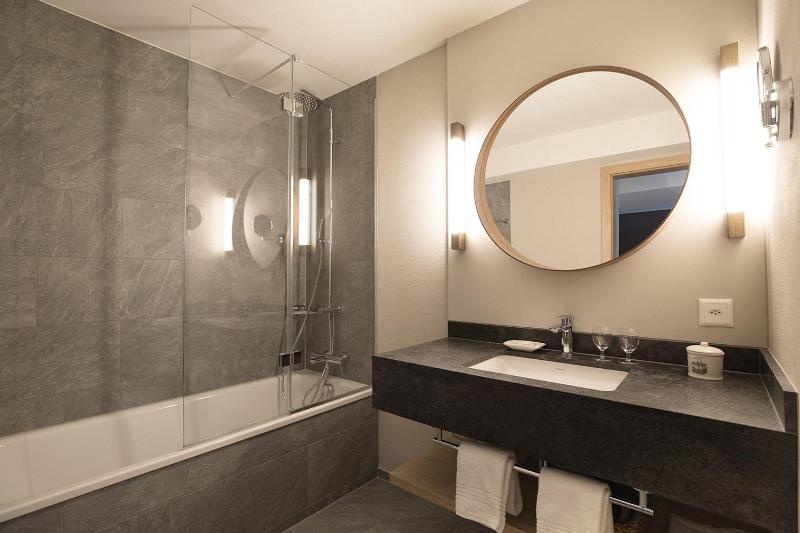 Standard Double Room image 3