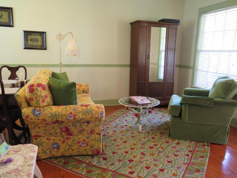 Deluxe King Suite image 4