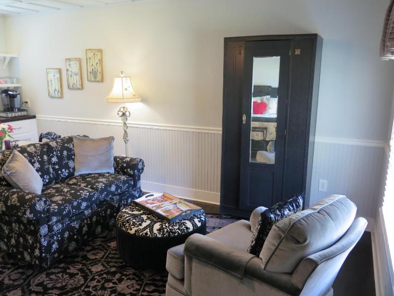 Deluxe King Suite image 2