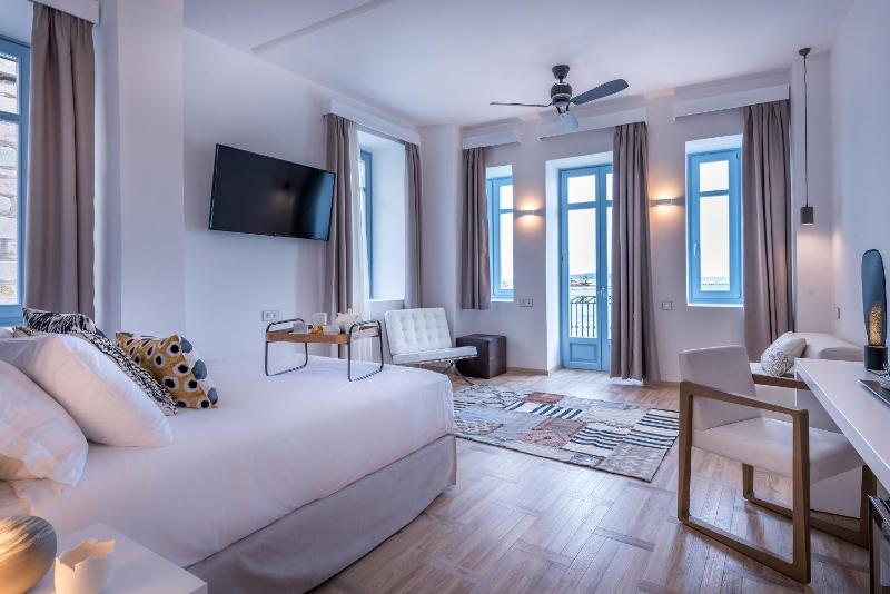 Junior Suite with Panoramic Sea View image 4