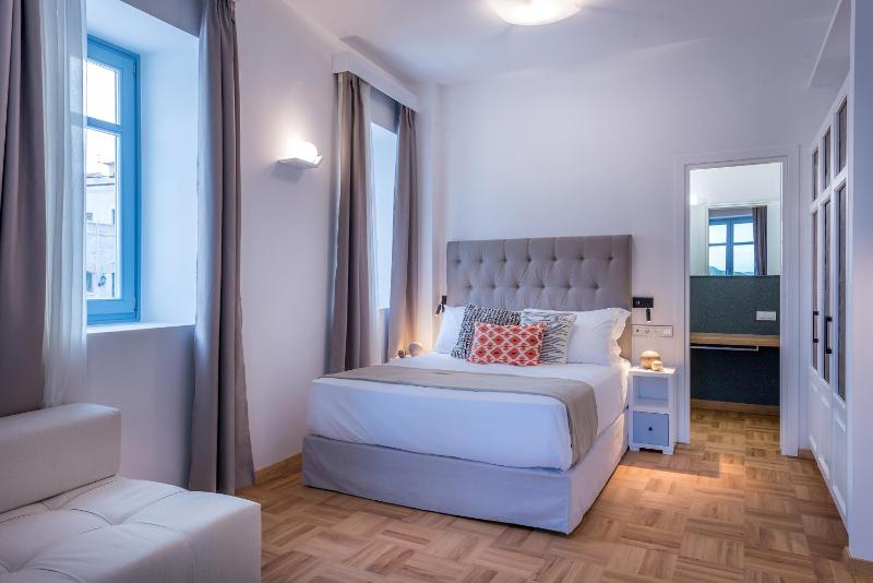 Junior Suite with Sea View image 2
