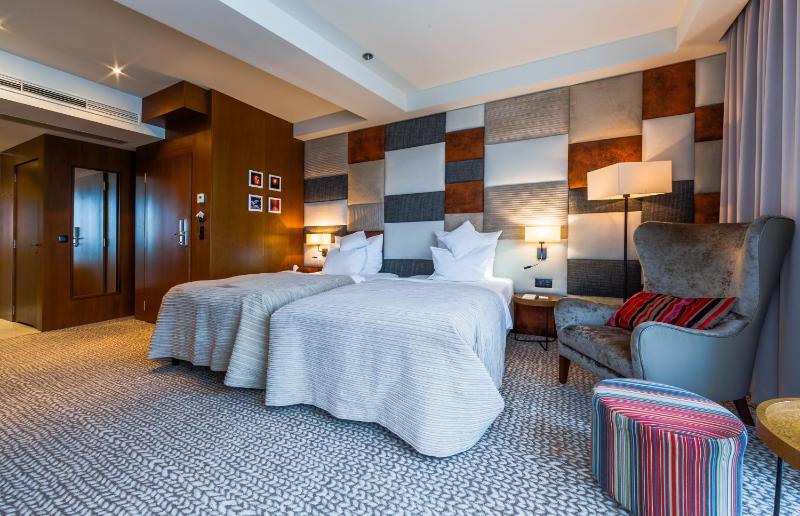 Deluxe Double or Twin Room image 2