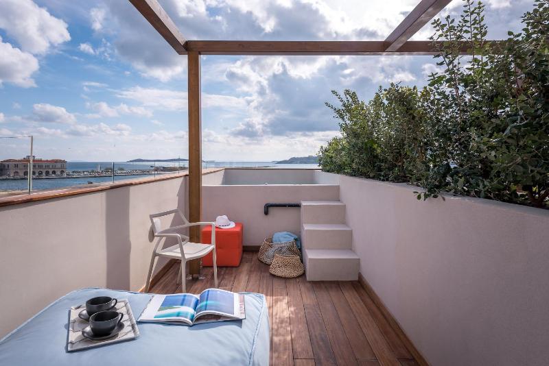 Junior Suite with Private Plunge Pool image 3
