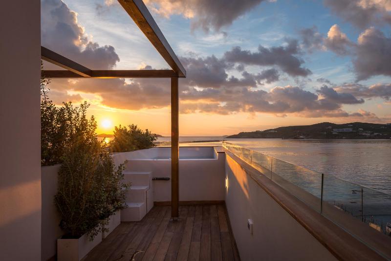 Suite with Private Pool image 3