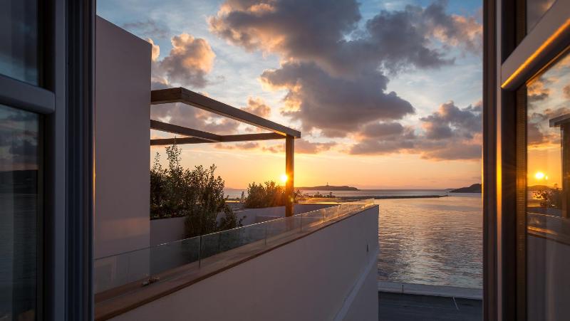 Suite with Private Pool image 2