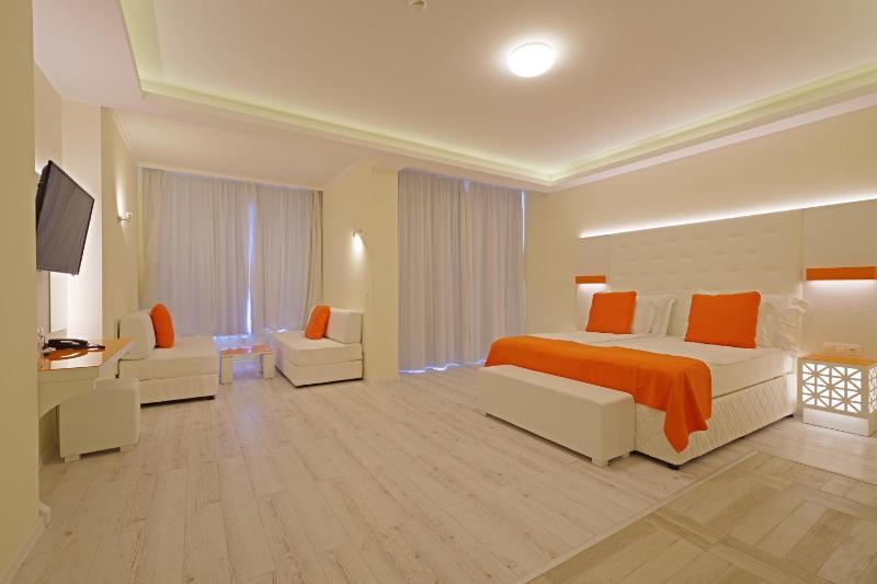 One-Bedroom Suite (4 Adults) image 3