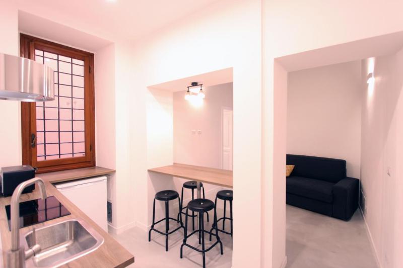 One-Bedroom Apartment image 2