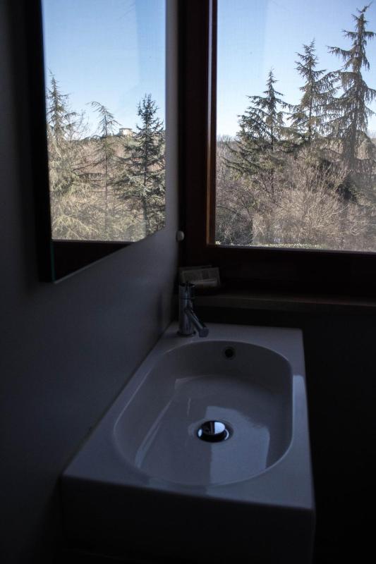 Standard Double Room image 4